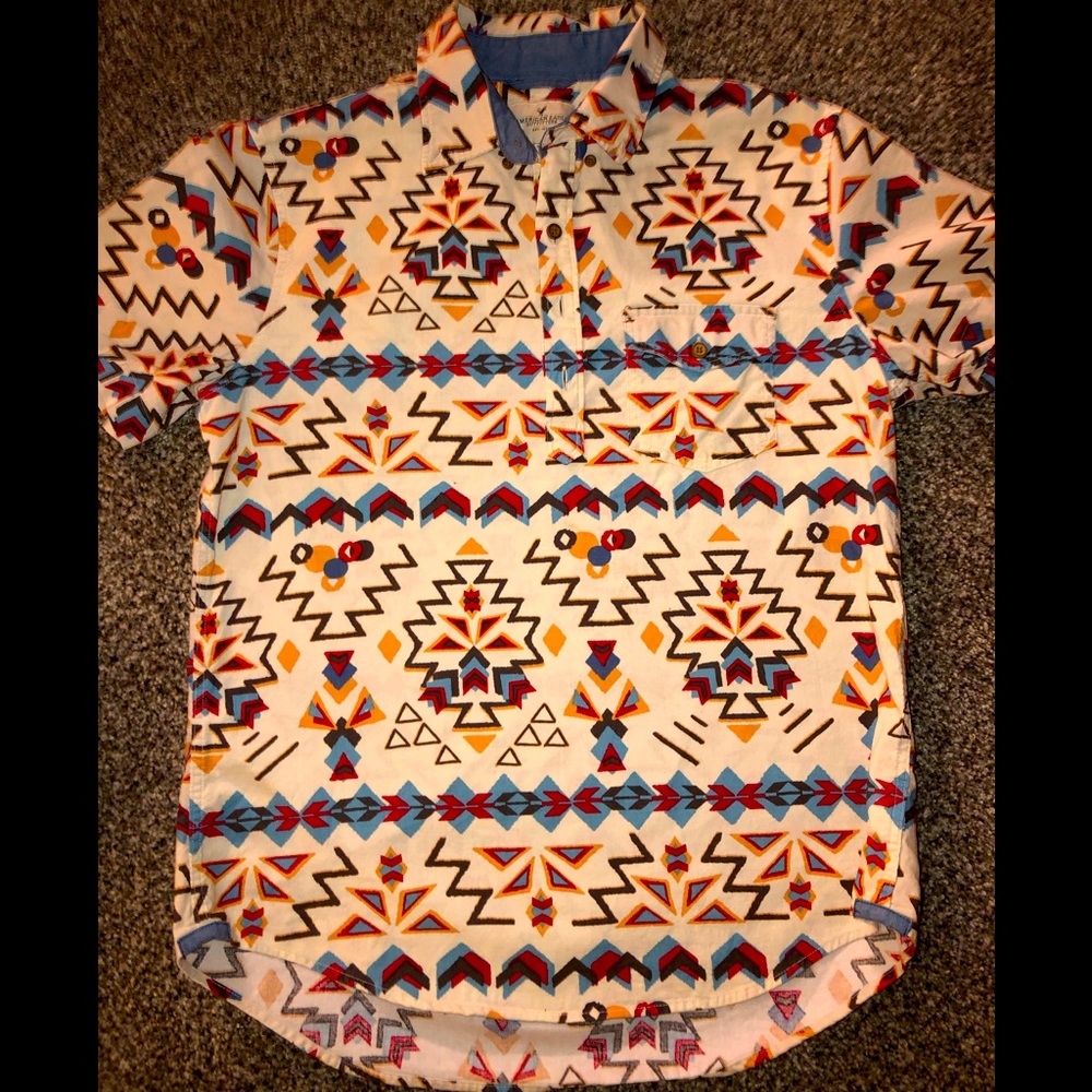 Men’s American Eagle button down shirt.